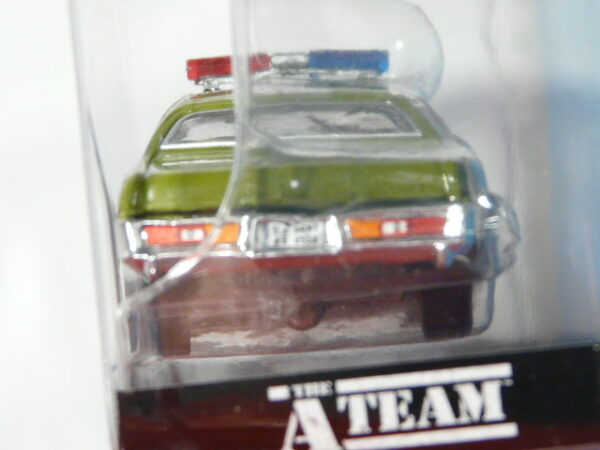 COCHE DE LA POLICIA MILITAR NUEVO EN MINIATURA A ESCALA APROXIMADA 1/64. VISTA TRASERA.