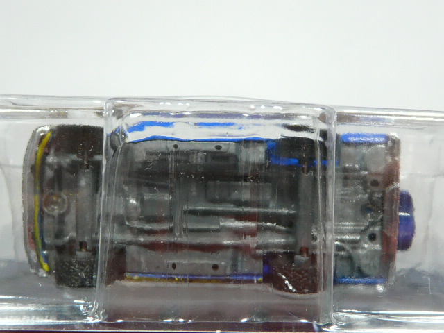 TODOTERRENO NUEVO EN MINIATURA A ESCALA APROXIMADA 1/64. VISTA INFERIOR.