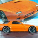 COCHE CLASICO DEPORTIVO NUEVO EN MINIATURA A ESCALA APROXIMADA 1/64.