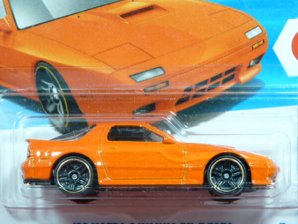 COCHE CLASICO DEPORTIVO NUEVO EN MINIATURA A ESCALA APROXIMADA 1/64.