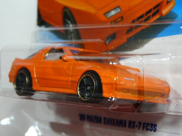 COCHE CLASICO DEPORTIVO NUEVO EN MINIATURA A ESCALA APROXIMADA 1/64. VSITA FRONTAL.