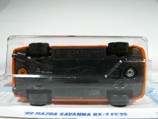 COCHE CLASICO DEPORTIVO NUEVO EN MINIATURA A ESCALA APROXIMADA 1/64. VSITA INFERIOR.