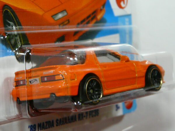 COCHE CLASICO DEPORTIVO NUEVO EN MINIATURA A ESCALA APROXIMADA 1/64. VSITA TRASERA.