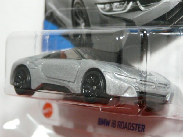 COCHE DEPORTIVO EDICION ESPECIAL NUEVO EN MINIATURA A ESCALA APROXIMADA 1/64. VISTA FRONTAL.