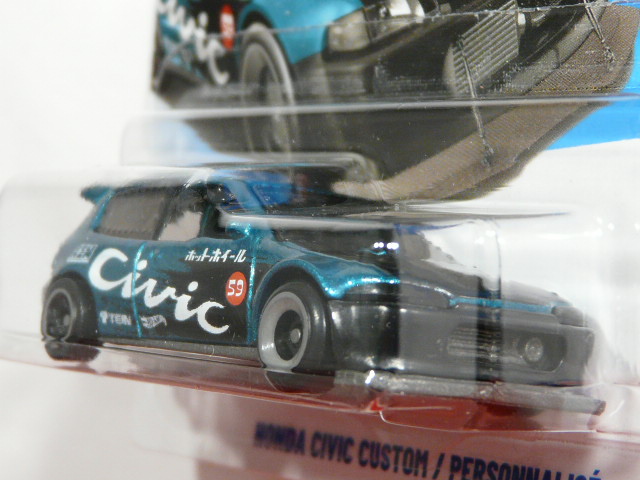 COCHE DEPORTIVO CLASICO CUSTOMIZADO NUEVO EN MINIATURA A ESCALA APROXIMADA 1/64. VISTA FRONTAL.