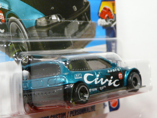 COCHE DEPORTIVO CLASICO CUSTOMIZADO NUEVO EN MINIATURA A ESCALA APROXIMADA 1/64. VISTA TRASERA.