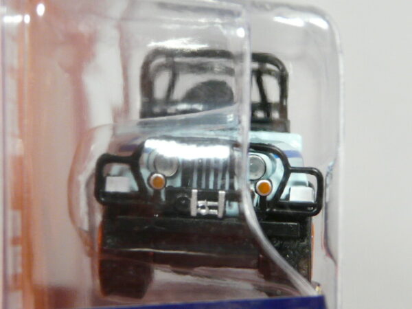 CLÁSICO TODOTERRENO 4X4 NUEVO EN MINIATURA A ESCALA APROXIMADA 1/64 DE LA EDICIÓN ESPECIAL Y LIMITADA DE GULF. VISTA FRONTAL.