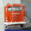 FURGONETA DE BOMBEROS NUEVA EN MINIATURA A ESCALA APROXIMADA 1/64 DE LA SERIE LIMITADA V-DUB. VISTA TRASERA.