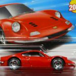 COCHE CLÁSICO DEPORTIVO COUPE NUEVO EN MINIATURA A ESCALA APROXIMADA 1/64.