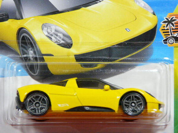 COCHE DEPORTIVO COUPE NUEVO EN MINIATURA A ESCALA APROXIMADA 1/64.