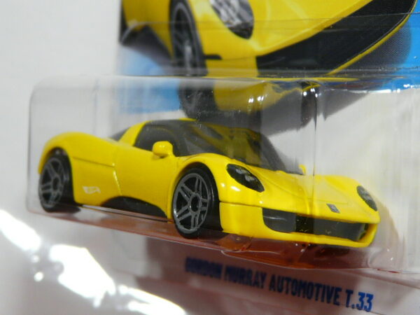 COCHE DEPORTIVO COUPE NUEVO EN MINIATURA A ESCALA APROXIMADA 1/64. VISTA FRONTAL.