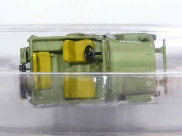 CLÁSICO TODOTERRENO 4X4 NUEVO EN MINIATURA A ESCALA APROXIMADA 1/64 DE LA EDICIÓN ESPECIAL Y LIMITADA DE BATTALIION 64. VISTA AEREA.