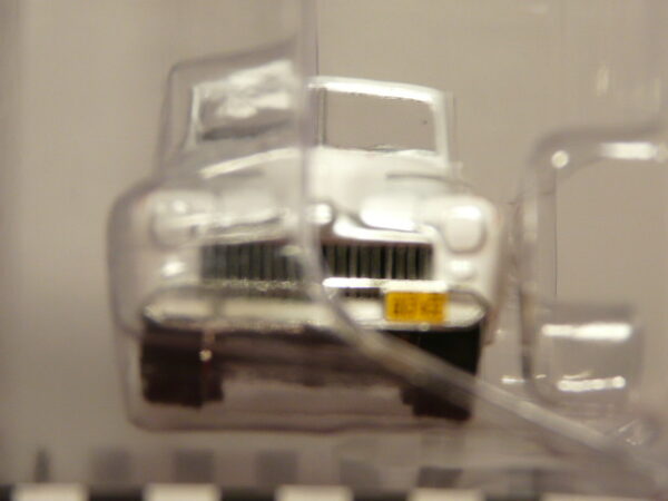 PARA MAYORES DE 14 AÑOS. CABRIO CLASICO NUEVO EN MINIATURA A ESCALA APROXIMADA 1/64 DE LA SERIE LIMITADA HOLLYWOOD.. VISTA FRONTAL.