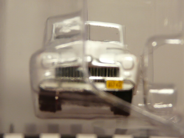 PARA MAYORES DE 14 AÑOS. CABRIO CLASICO NUEVO EN MINIATURA A ESCALA APROXIMADA 1/64 DE LA SERIE LIMITADA HOLLYWOOD.. VISTA FRONTAL.
