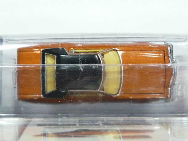 PARA MAYORES DE 14 AÑOS. COUPE CLÁSICO NUEVO EN MINIATURA A ESCALA APROXIMADA 1/64 DE LA SERIE LIMITADA VINTAGE AD CARS. VISTA AEREA.