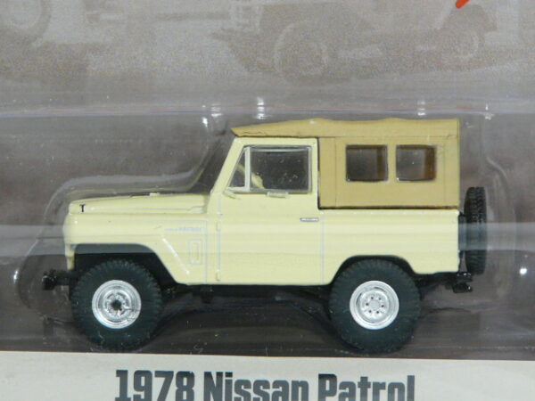 PARA MAYORES DE 14 AÑOS. TODOTERRENO 4X4 NUEVO EN MINIATURA A ESCALA APROXIMADA 1/64.