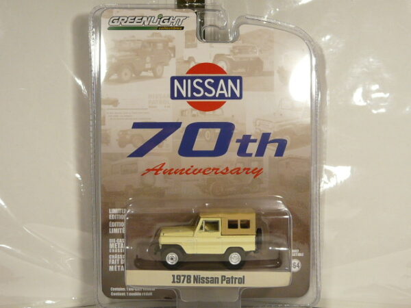 PARA MAYORES DE 14 AÑOS. TODOTERRENO 4X4 NUEVO EN MINIATURA A ESCALA APROXIMADA 1/64. VISTA FRONTAL BLISTER.