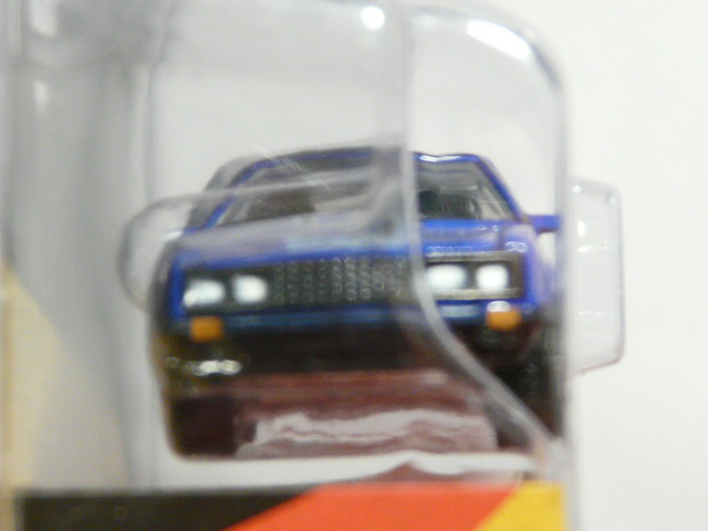 PARA MAYORES DE 14 AÑOS. COUPÉ NUEVO EN MINIATURA A ESCALA APROXIMADA 1/64 DE LA SERIE LIMITADA EXCLUSIVE HOBBY. VISTA FRONTAL.