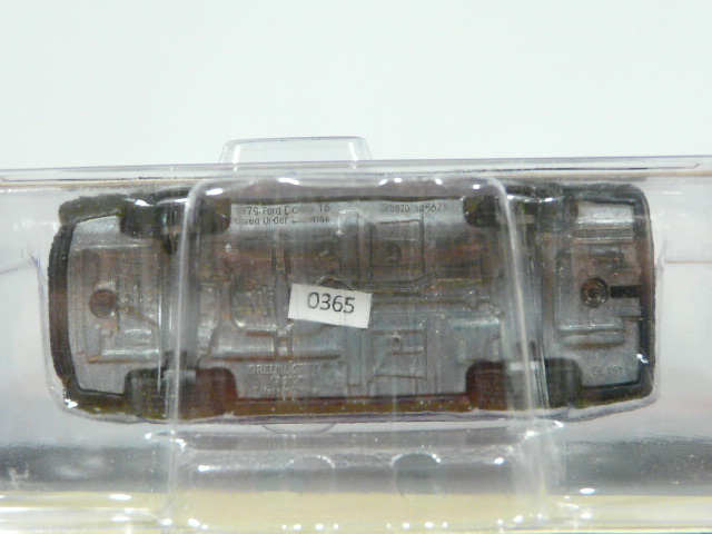 PARA MAYORES DE 14 AÑOS. COUPÉ NUEVO EN MINIATURA A ESCALA APROXIMADA 1/64 DE LA SERIE LIMITADA EXCLUSIVE HOBBY. VISTA INFERIOR.