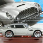 COUPÉ CLÁSICO NUEVO EN MINIATURA A ESCALA APROXIMADA 1/64.