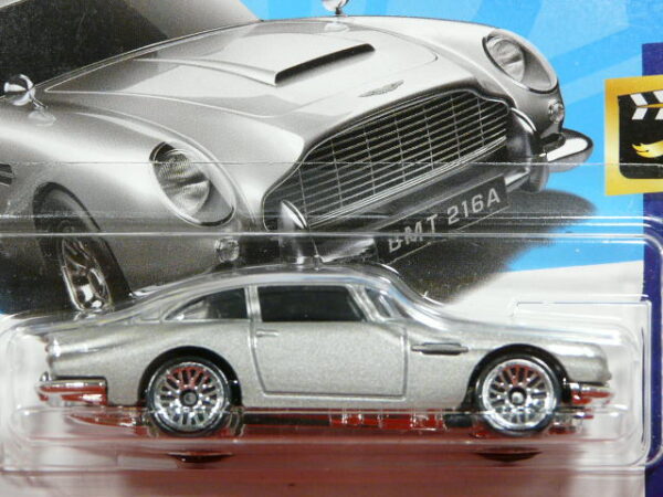 COUPÉ CLÁSICO NUEVO EN MINIATURA A ESCALA APROXIMADA 1/64.