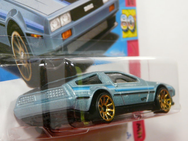 COCHE DEPORTIVO CLASICO NUEVO EN MINIATURA A ESCALA APROXIMADA 1/64. VISTA TRASERA.