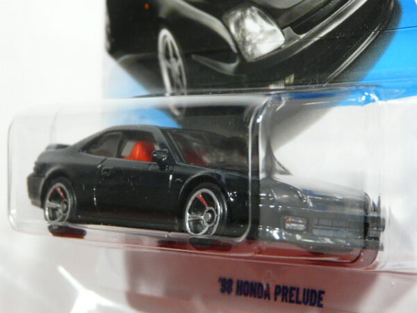 COUPÉ CLÁSICO NUEVO EN MINIATURA A ESCALA APROXIMADA 1/64. VISTA FRONTAL.
