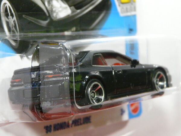 COUPÉ CLÁSICO NUEVO EN MINIATURA A ESCALA APROXIMADA 1/64. VISTA TRASERA.