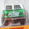 PARA MAYORES DE 14 AÑOS. FURGONETA CLÁSICA DE BOMBEROS NUEVA EN MINIATURA A ESCALA APROXIMADA 1/64 DE LA SERIE LIMITADA EXCLUSIVE HOBBY. VISTA TRASERA.