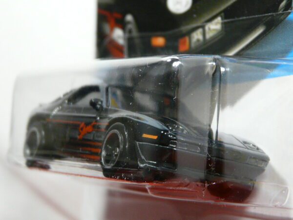 COCHE CLÁSICO DEPORTIVO COUPE NUEVO EN MINIATURA A ESCALA APROXIMADA 1/64. VISTA FRONTAL.