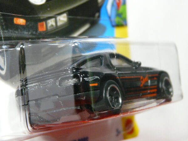 COCHE CLÁSICO DEPORTIVO COUPE NUEVO EN MINIATURA A ESCALA APROXIMADA 1/64. VISTA TRASERA.