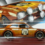 COCHE CLÁSICO DEPORTIVO NUEVO EN MINIATURA A ESCALA APROXIMADA 1/64.