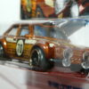 COCHE CLÁSICO DEPORTIVO NUEVO EN MINIATURA A ESCALA APROXIMADA 1/64. VISTA FRONTAL.