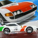 COUPE DEPORTIVO CLASICO NUEVO A ESCALA APROXIMADA 1/64.