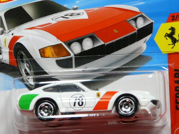 COUPE DEPORTIVO CLASICO NUEVO A ESCALA APROXIMADA 1/64.