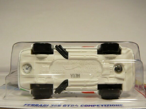 COUPE DEPORTIVO CLASICO NUEVO A ESCALA APROXIMADA 1/64. VISTA INFERIOR.