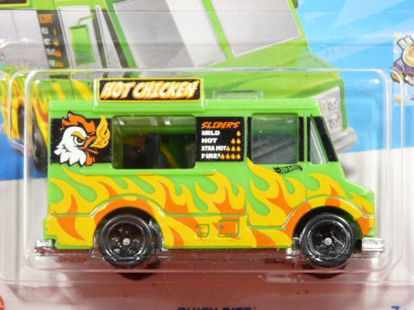 FOOD TRUCK  NUEVA EN MINIATURA A ESCALA APROXIMADA 1/64.