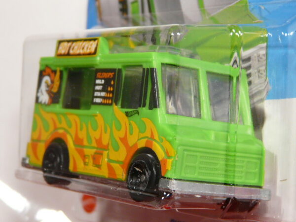 FOOD TRUCK  NUEVA EN MINIATURA A ESCALA APROXIMADA 1/64. VISTA FRONTAL.