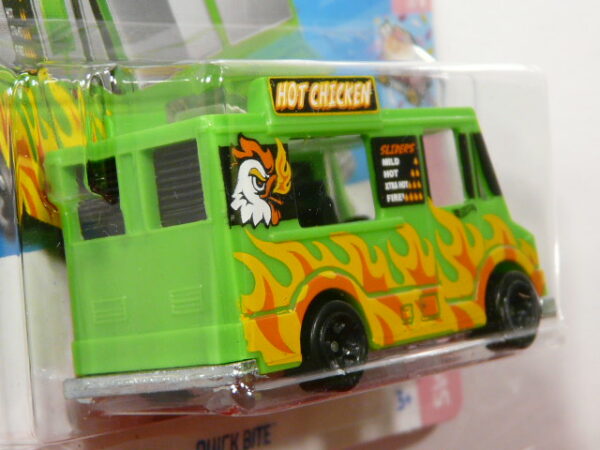 FOOD TRUCK  NUEVA EN MINIATURA A ESCALA APROXIMADA 1/64. VISTA TRASERA.