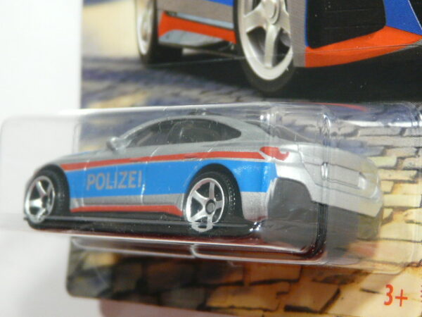 COCHE PATRULLA NUEVO EN MINIATURA A ESCALA APROXIMADA 1/64. VISTA TRASERA.
