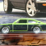 COCHE COUPE CLÁSICO NUEVO EN MINIATURA A ESCALA APROXIMADA 1/64.