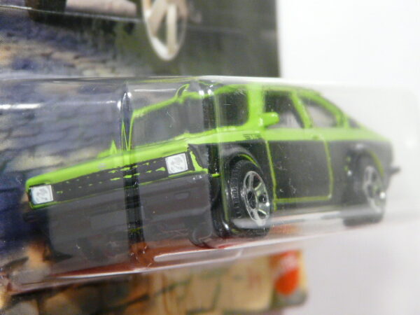 COCHE COUPE CLÁSICO NUEVO EN MINIATURA A ESCALA APROXIMADA 1/64. VISTA FRONTAL.
