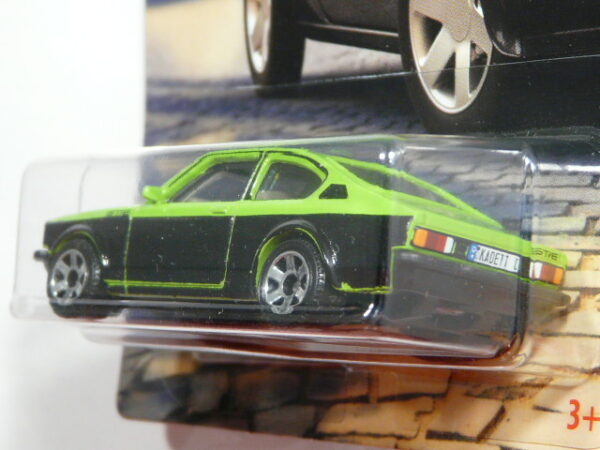 COCHE COUPE CLÁSICO NUEVO EN MINIATURA A ESCALA APROXIMADA 1/64. VISTA TRASERA.