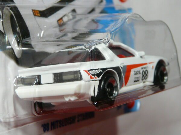 COCHE CLÁSICO DEPORTIVO COUPE NUEVO EN MINIATURA A ESCALA APROXIMADA 1/64. VISTA TRASERA.