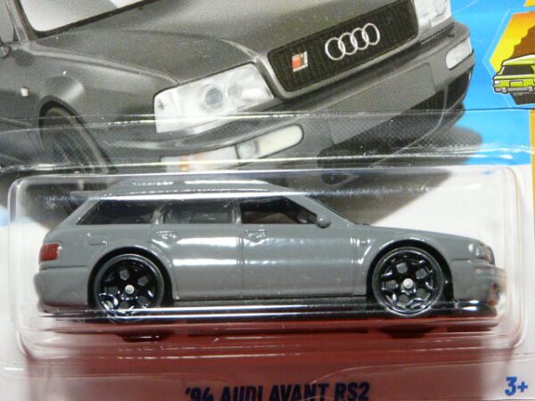 COCHE CLASICO NUEVO EN MINIATURA A ESCALA APROXIMADA 1/64.