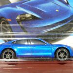 COCHE DEPORTIVO ELÉCTRICO NUEVO A ESCALA APROXIMADA 1/64.
