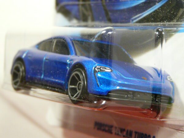 COCHE DEPORTIVO ELÉCTRICO NUEVO A ESCALA APROXIMADA 1/64. VISTA FRONTAL.