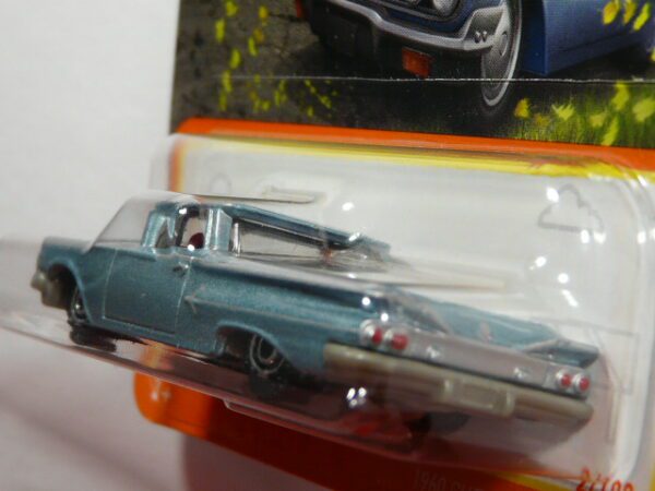 COCHE RANCHERA NUEVO EN MINIATURA A ESCALA APROXIMADA 1/64. VISTA TRASERA.