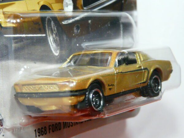 COUPE CLÁSICO NUEVO EN MINIATURA A ESCALA APROXIMADA 1/64. VISTA FRONTAL.