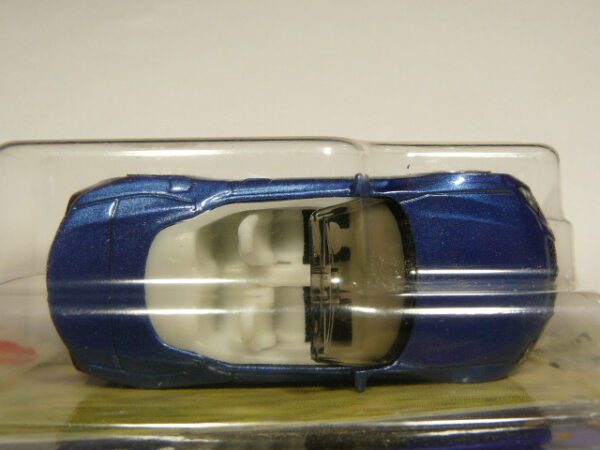 ROADSTER NUEVO EN MINIATURA A ESCALA APROXIMADA 1/64. VISTA AEREA.